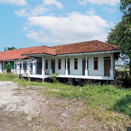 Spot On 92832 Al Mahira Syariah Hotel Majalengka Exterior foto