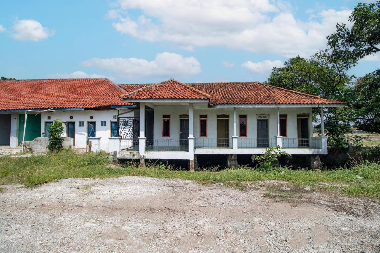 Spot On 92832 Al Mahira Syariah Hotel Majalengka Exterior foto