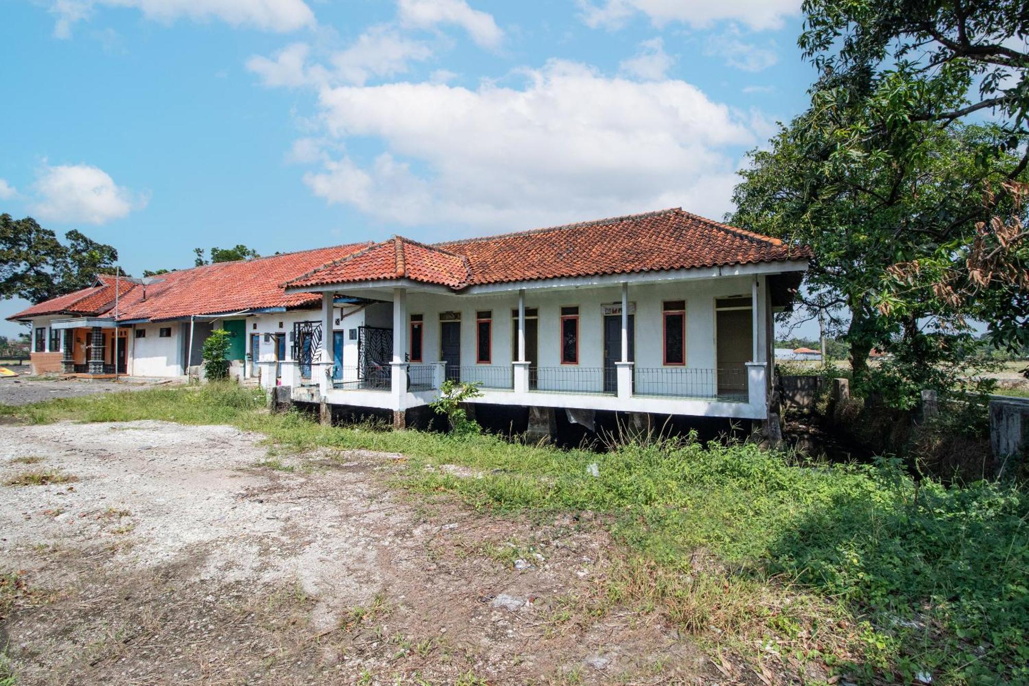 Spot On 92832 Al Mahira Syariah Hotel Majalengka Exterior foto