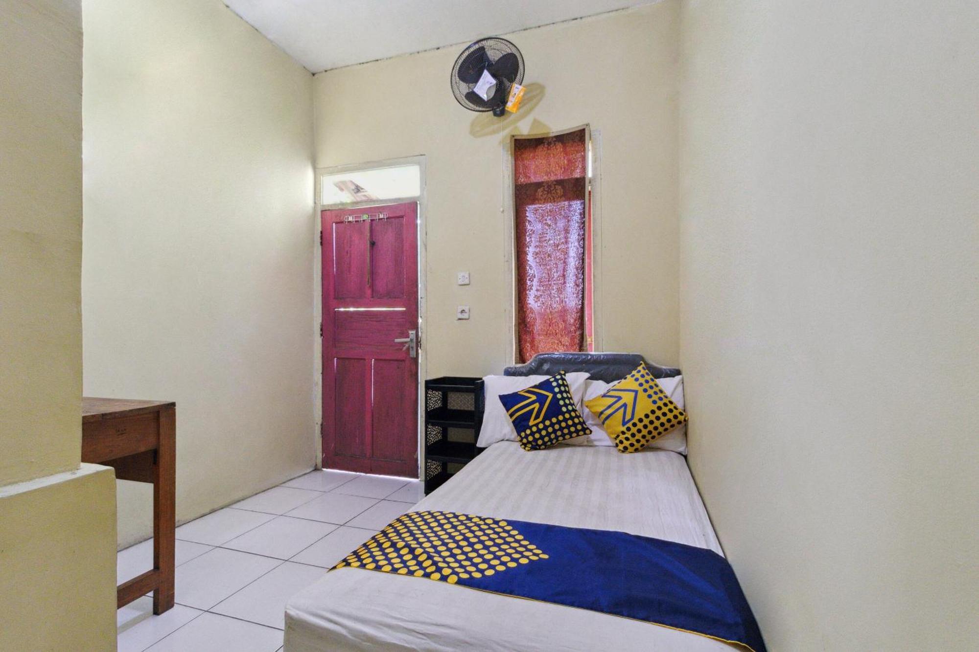Spot On 92832 Al Mahira Syariah Hotel Majalengka Exterior foto