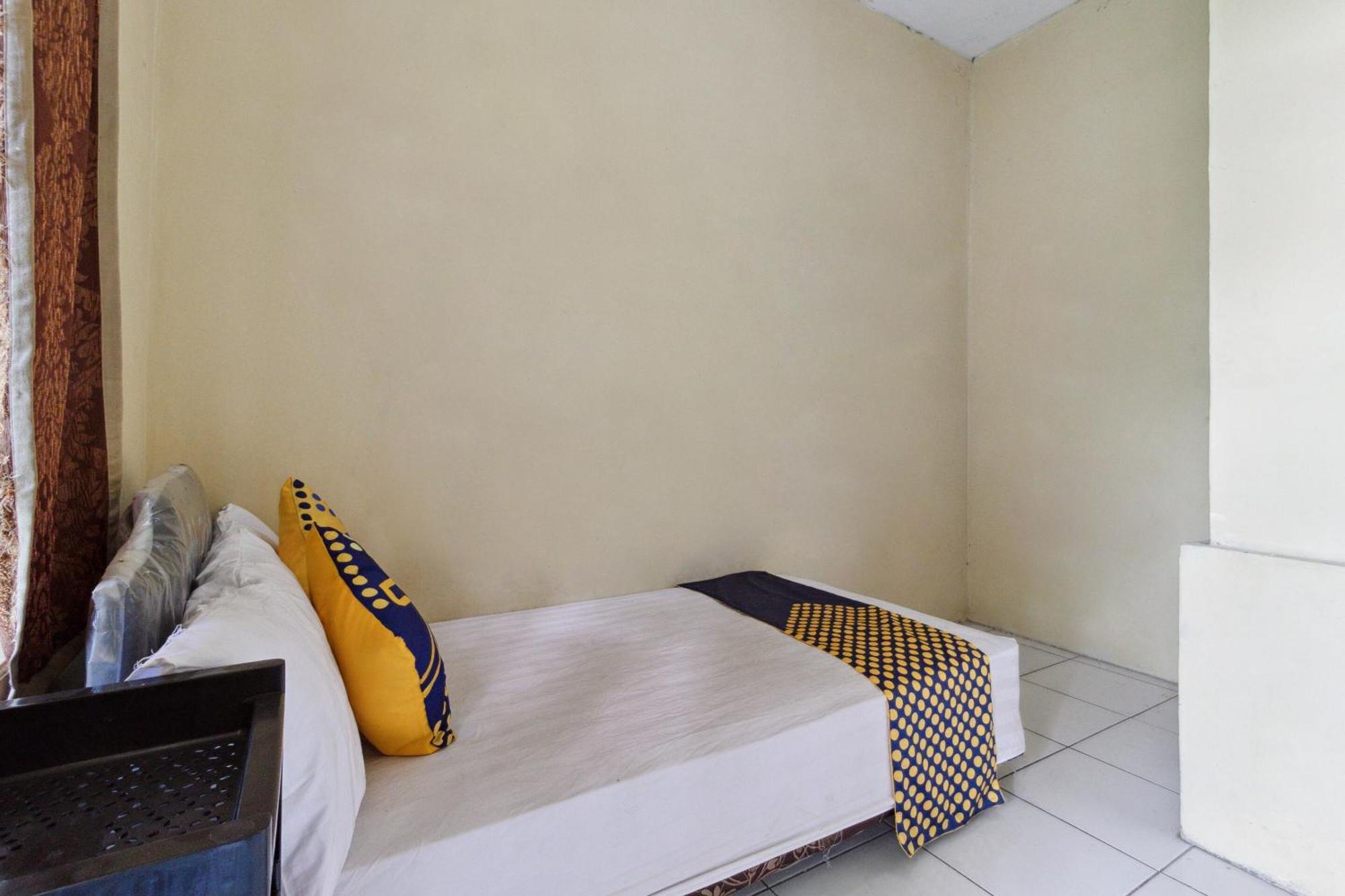 Spot On 92832 Al Mahira Syariah Hotel Majalengka Exterior foto